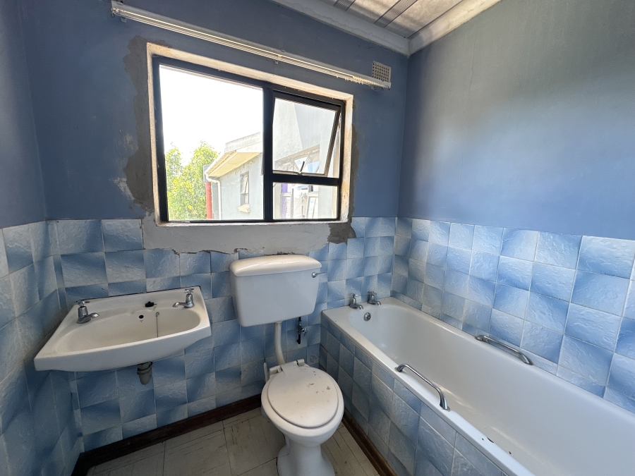 5 Bedroom Property for Sale in Southernwood Eastern Cape